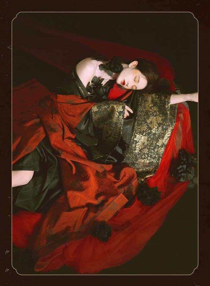 Kanako fell in love with the foreign-speaking Pride, Bartholomew, when they first met. He always brushed Bel&#39;s hair and tells him how handsome and blessed he is to have a son like him.