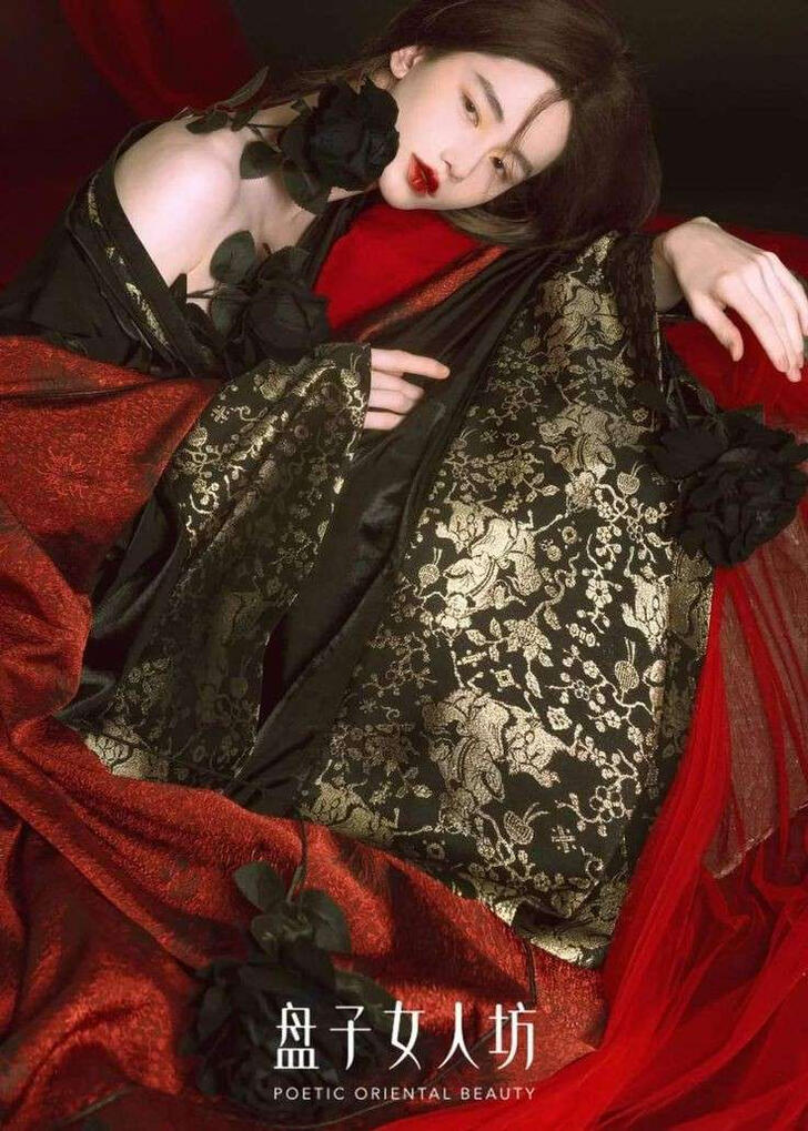 Kanako Yoshida (mother) died from tuberculosis when Bel was 6 years old. Bel got his looks from his mother: hair and eyes. Kanako was a beautiful human and one could not immediately tell that Kanako was born a man.